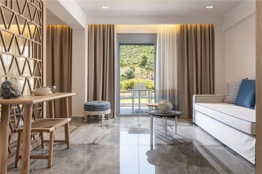 Living room with large-format polished ceramic flooring by Italcer